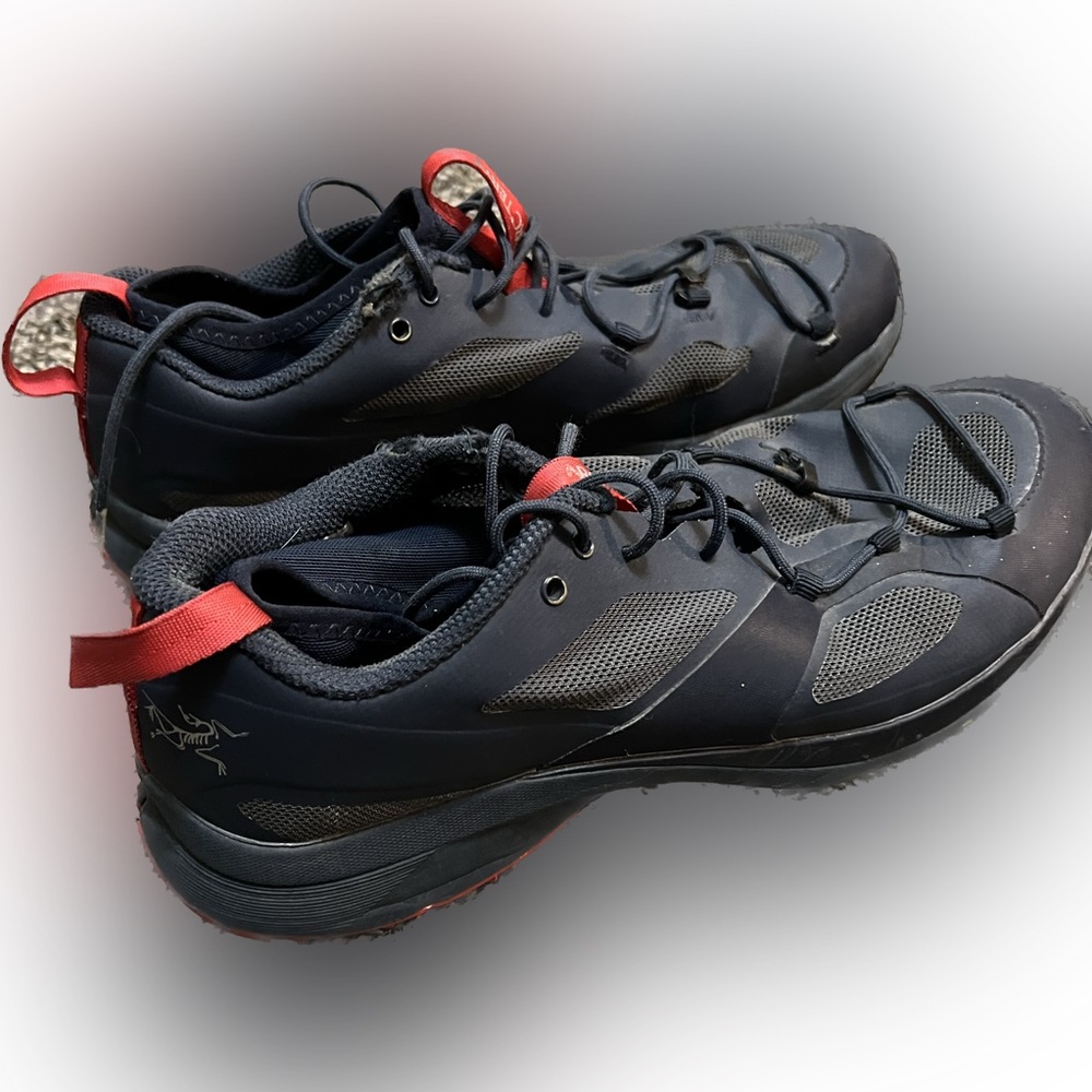 Arcteryx mens shoes SZ 8.5